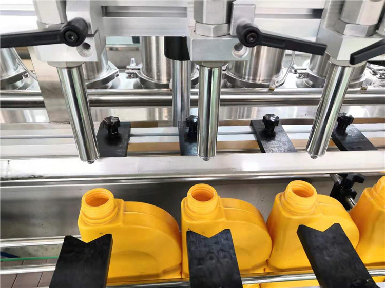 LDP-pullon kemiallinen täyttökone